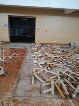 体育馆木地板维修前1